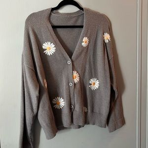Cardigan, grey with daisies. Says 2X, fits L or XL.